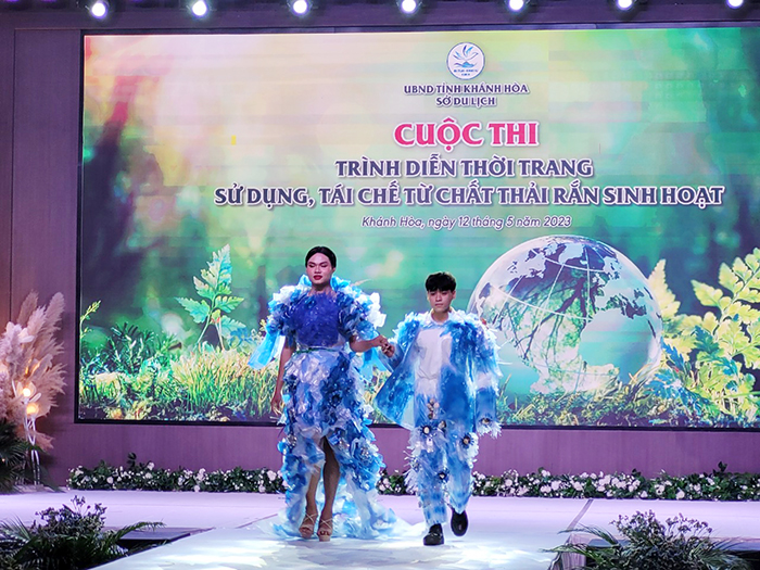 Phần trình diễn của 2 thí sinh đến từ trường Cao đẳng Du lịch Nha Trang